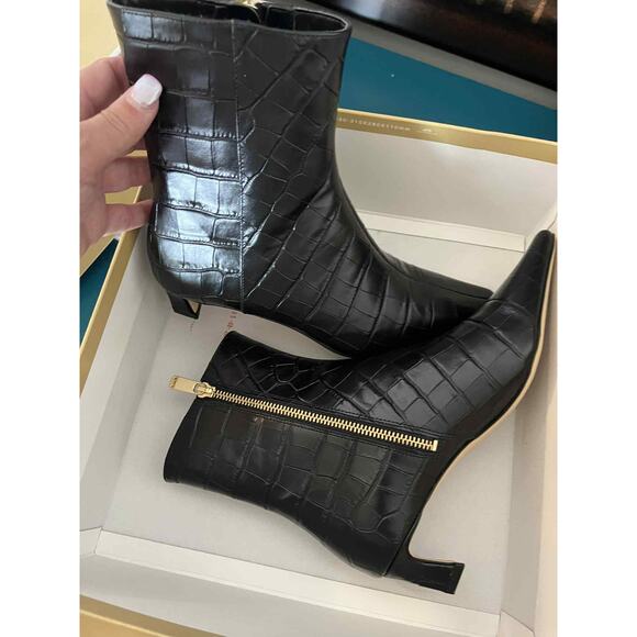 Michael Kors Cosmo Faux Embossed Crocodile Black Leather Kitten Bootie Sz. 6 NIB - Picture 3 of 5